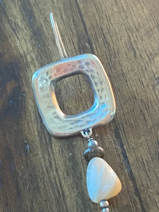 Silpada SINGLE Earring W1518 Square Drop Earring with Mother of Pearl - Picture 3 of 5